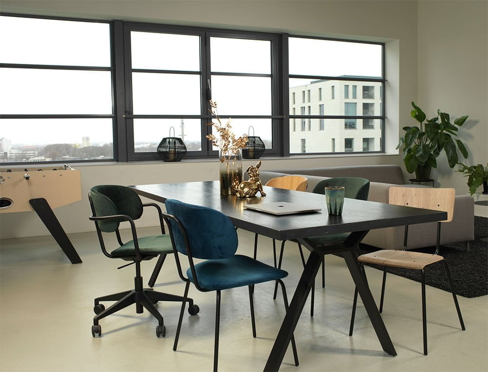 Vergaderstoelen, met of zonder wielen? Wat is de beste keuze?