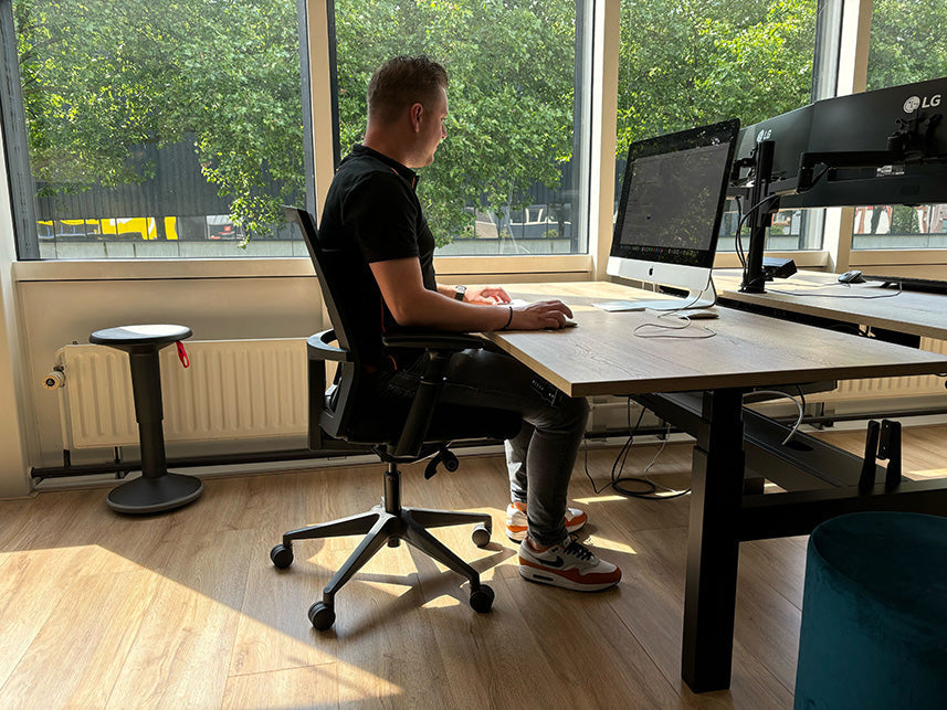 Wat is de juiste zithoogte op een bureaustoel en/of hoe stel je deze in?