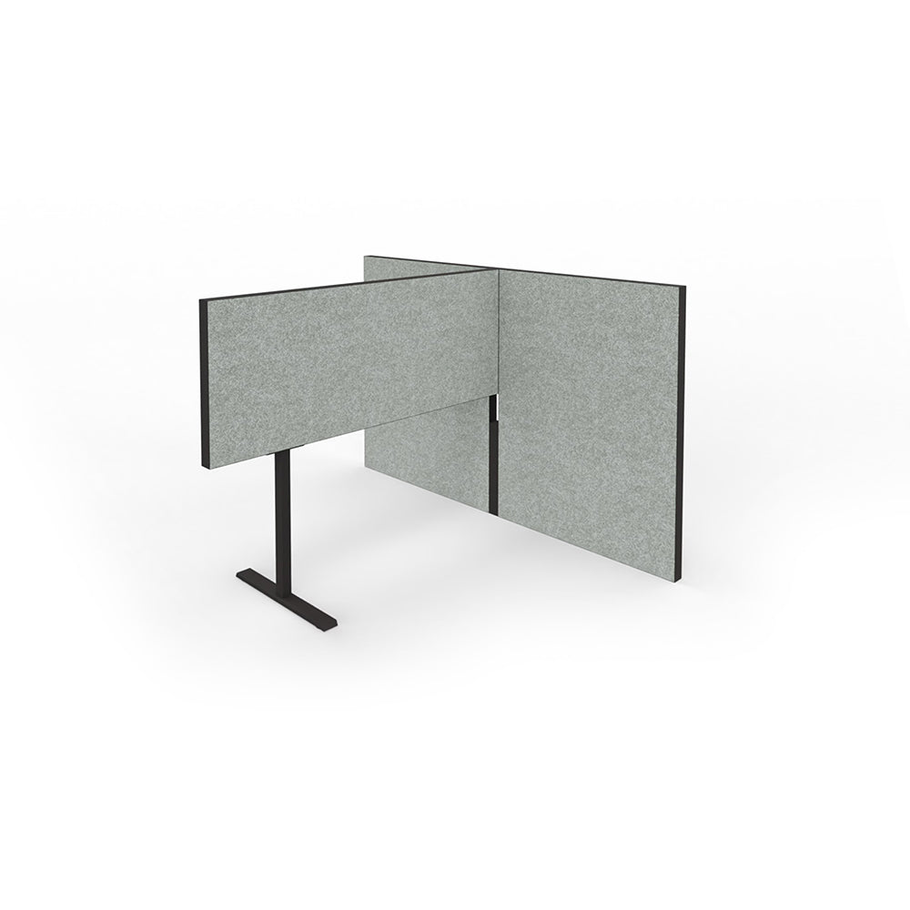 Aanzicht van schuinvoor van de akoestische T-opstelling met zwart kader