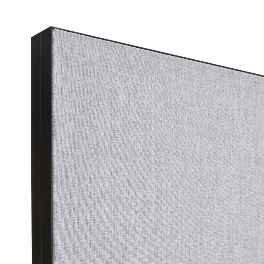 Grijs gestoffeerde akoestische tussenwand Rapid met een zwart aluminium kader