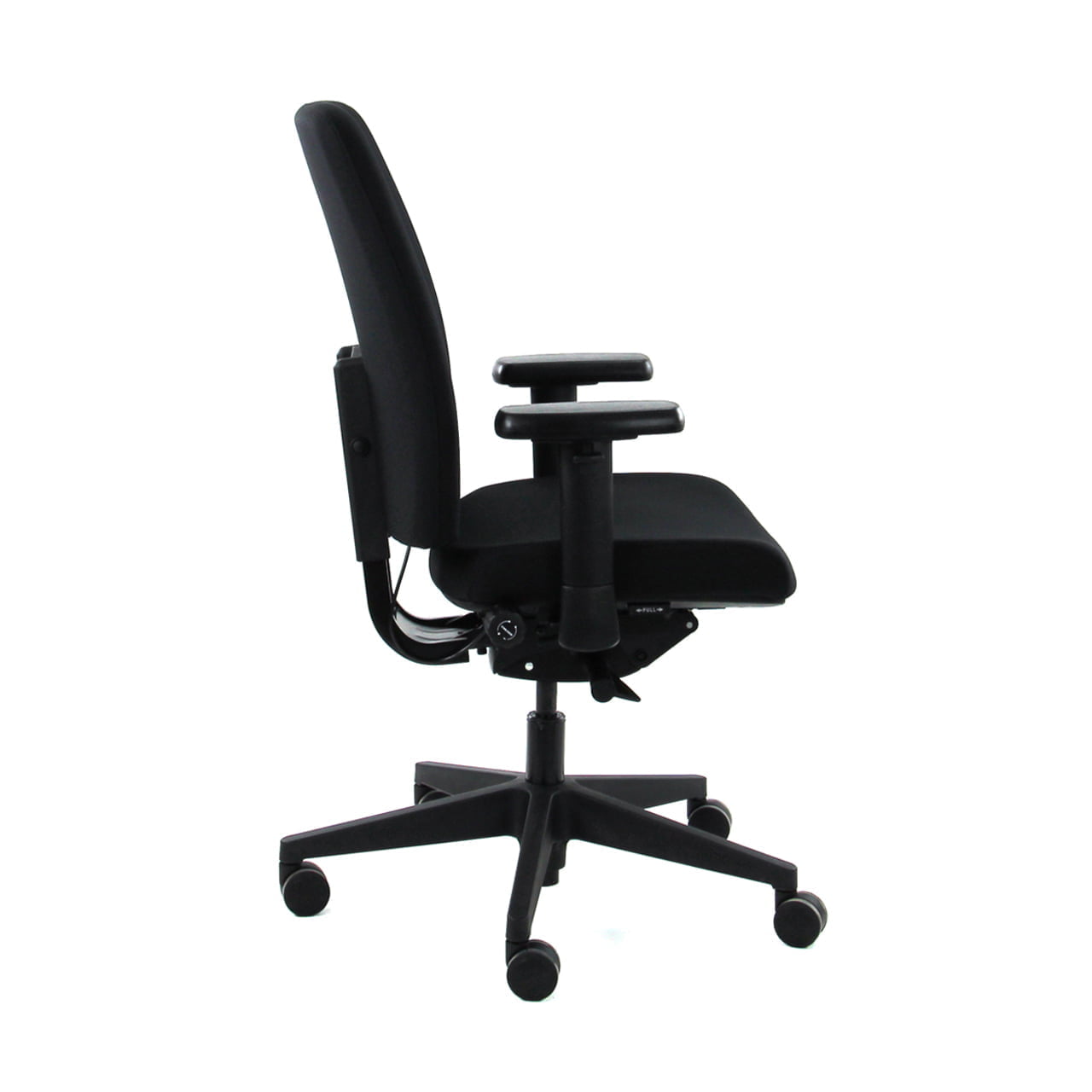 Zijkant van bureaustoel EDDY NPR met zwart voetkruis, dichte zwarte zitting en rugleuning, ergonomisch ontwerp voor optimaal comfort.