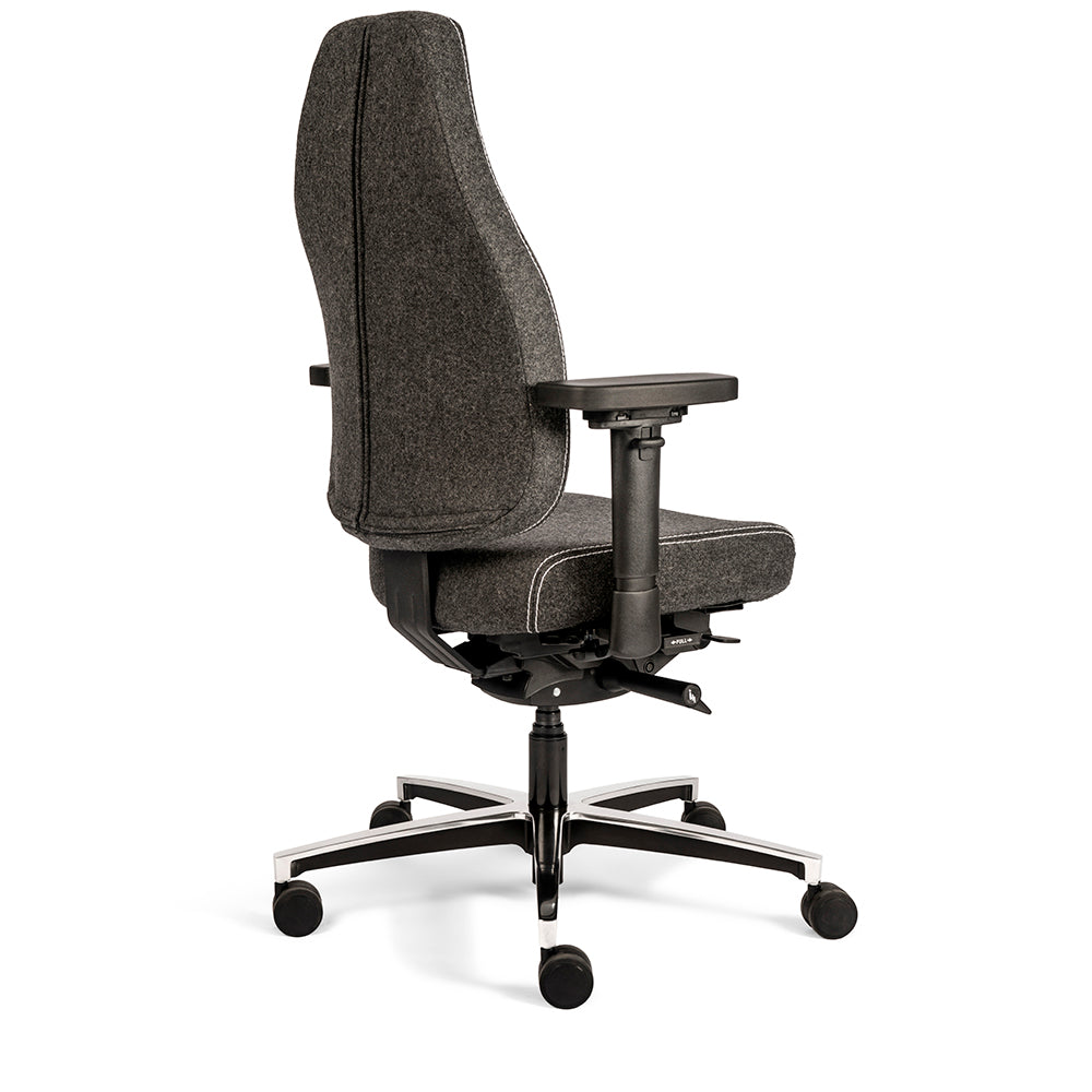 Bureaustoel Therapod X, aluminium voetkruis, donkergrijs wolvilt stoffering, zijaanzicht vanaf rechtsachter.
