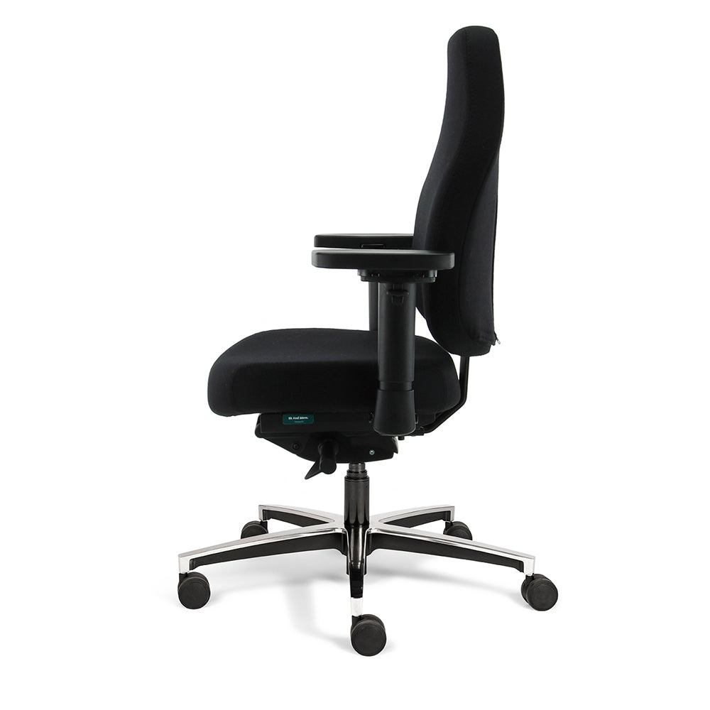 Bureaustoel Therapod X, aluminium voetkruis, zwarte stoffering, zijaanzicht vanaf links.