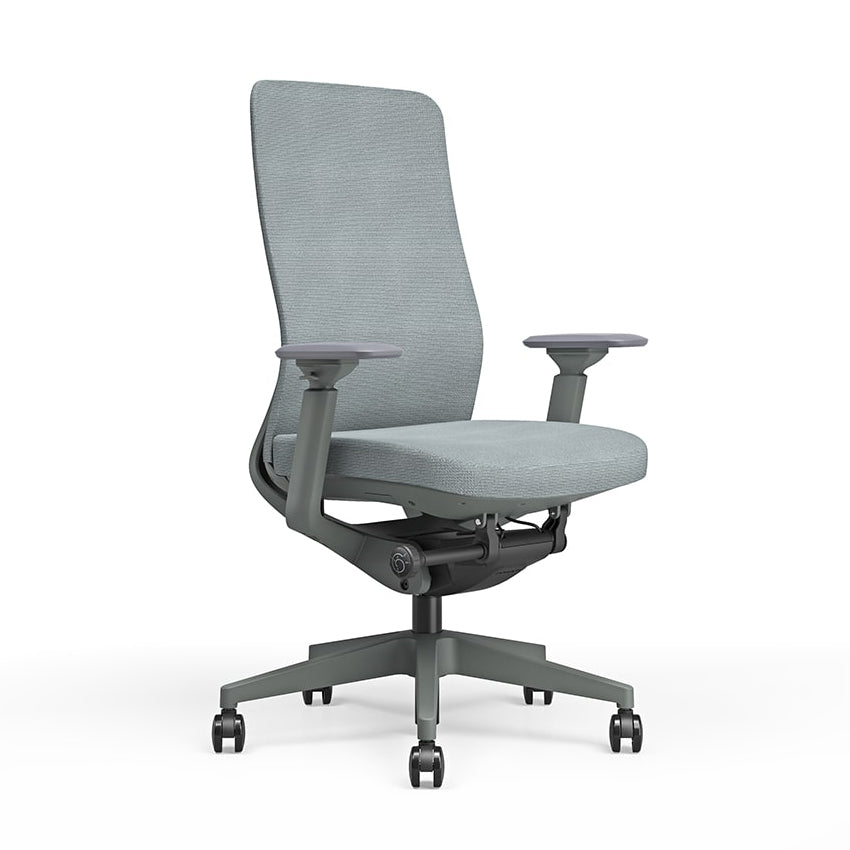 Stijlvolle bureaustoel Titan uitgevoerd in grafiet grijs gezien van schuinvoor