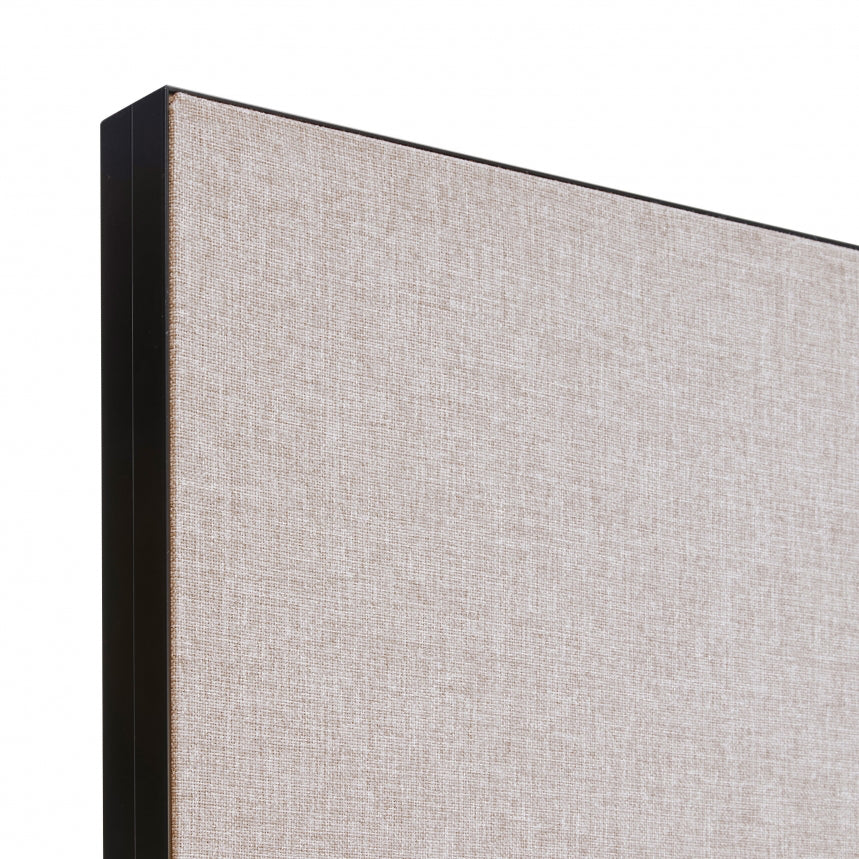 Detailfoto van het aluminium kader om de akoestische opstelling