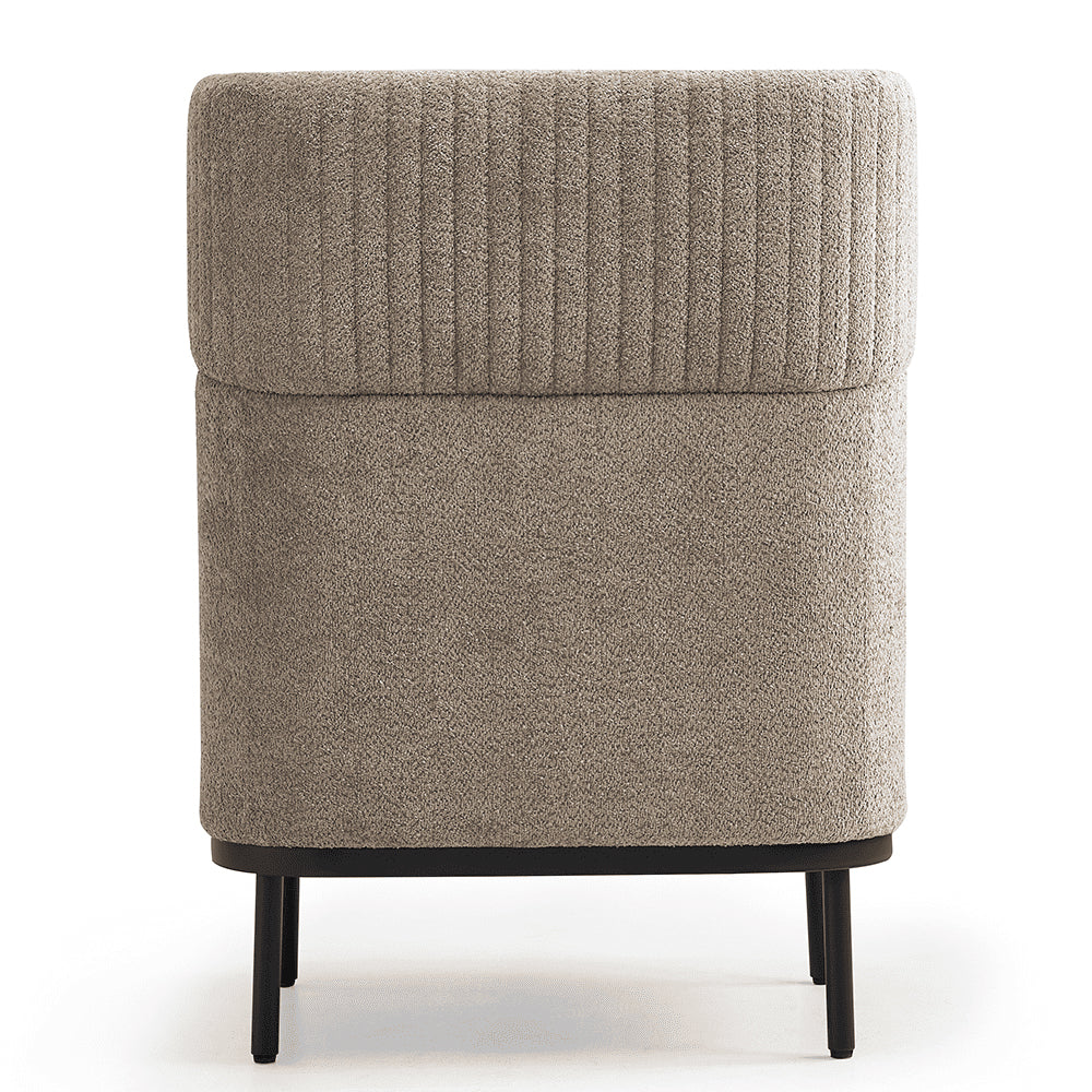 Achteraanzicht van de akoestische fauteuil Nova Echo en uitgevoerd in beige