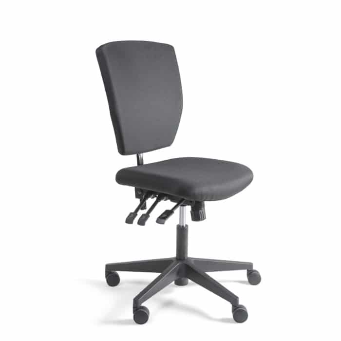 Bedrijfsstoel in laag variant in stof in de kleur zwart.