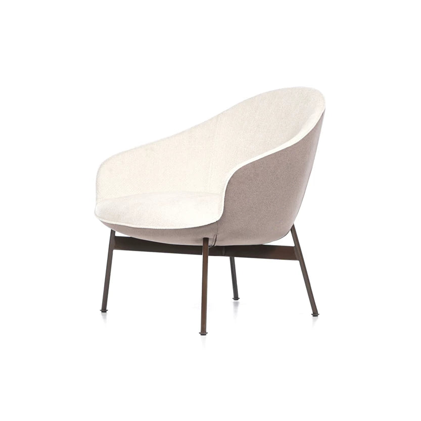 Marena loungefauteuil met hout onderstel in de kleur wit.