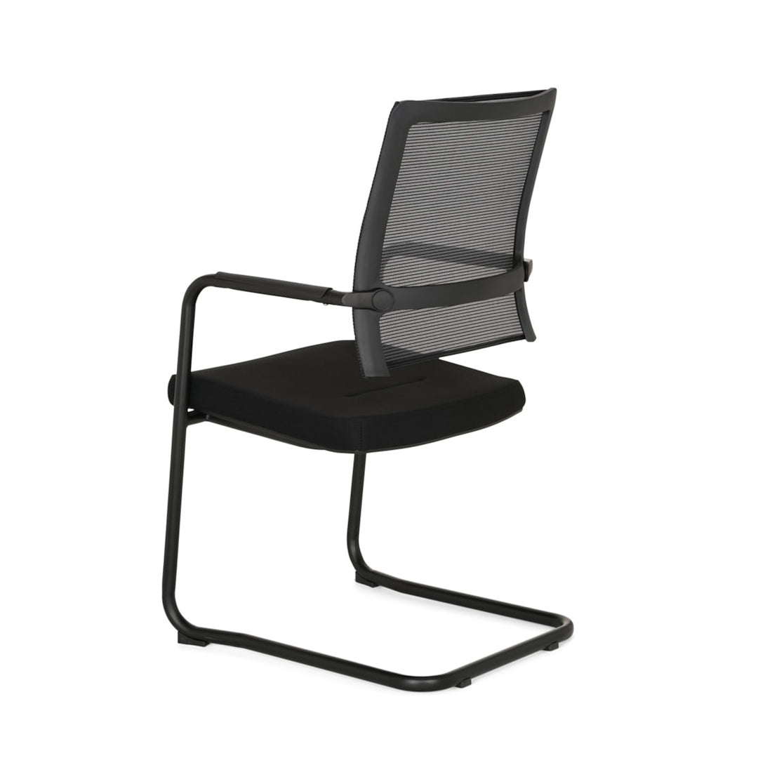 Geheel zwarte Frits vergaderstoel met zwart frame