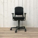 ahrend_230_zwart_kunststof_voor
